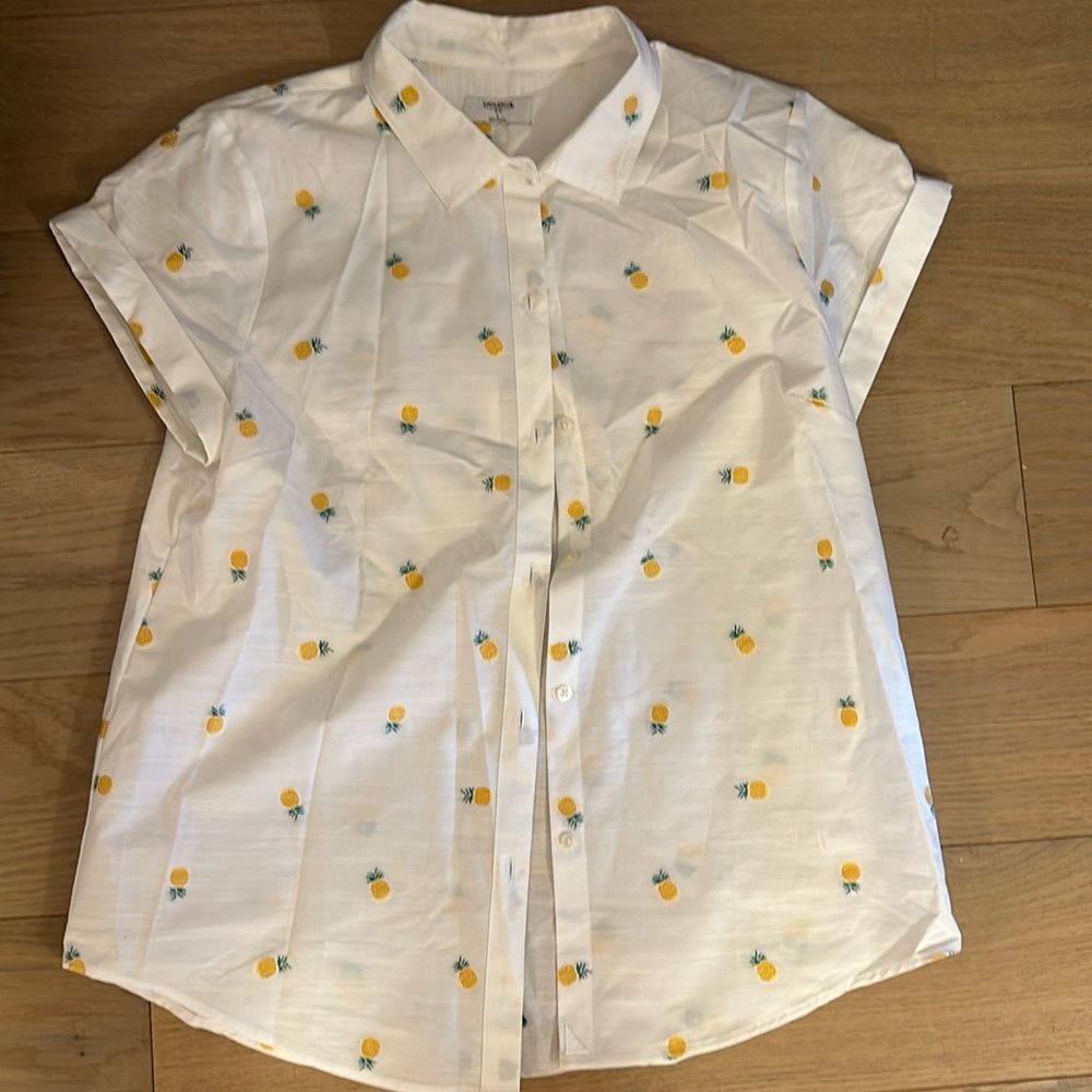 Untuckit Penny Shirt Blouse Size Large (never worn)